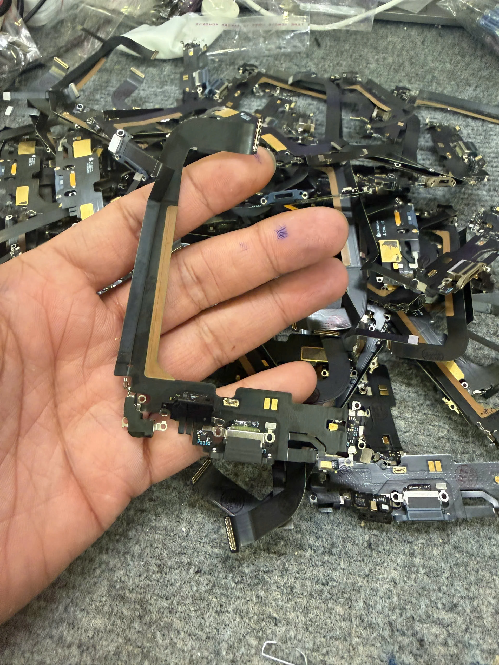 Chân Sạc (Đôi Sạc) iPhone 13 Pro Max (Model A2484, A2641, A2643, A2644, A2645)